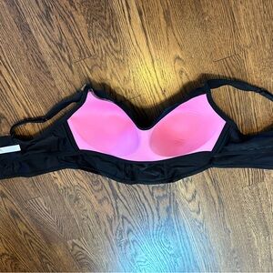 Women’s VS top. New with tags